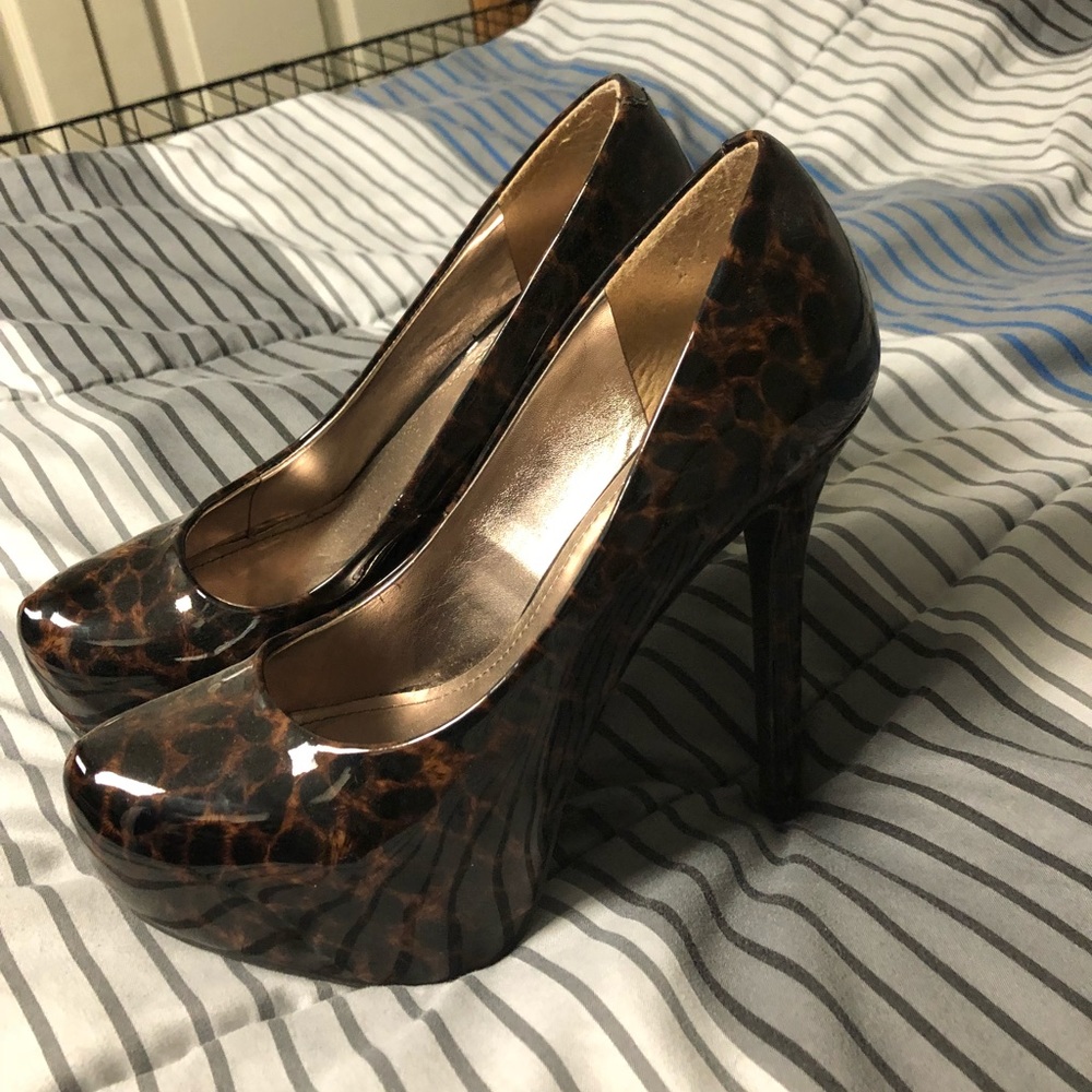 Steve Madden leopard pumps